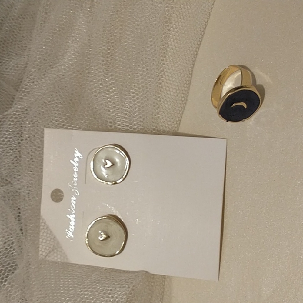 Pretty Enamel Earring Set with a bonus Ring! - Picture 3 of 10